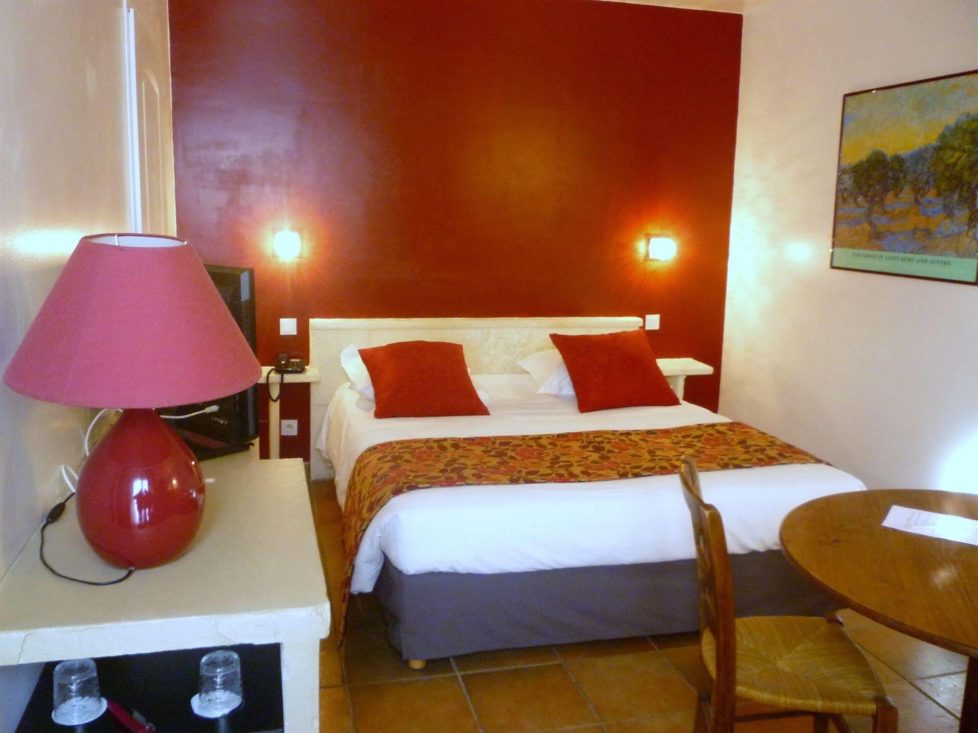 Val Baussenc, The Originals Relais Hotell Maussane les Alpilles Exteriör bild